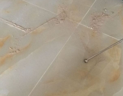 小金瓷砖空鼓维修公司分享粘合剂选择不当在瓷砖铺贴过程中可能导致以下问题