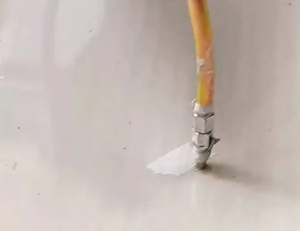 小金瓷砖空鼓维修公司专业解答在瓷砖铺贴过程中，如果使用的砂料过粗（如全部使用了粗砂），可能会导致以下问题